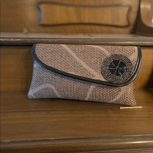 Vintage Handbags - Vintage Beaded Flower Clutch Purse